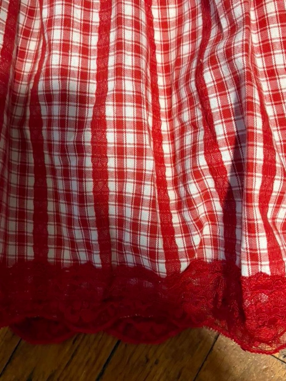 Cider adorable Red gingham midi skirt with lace trim med - Picture 3 of 8